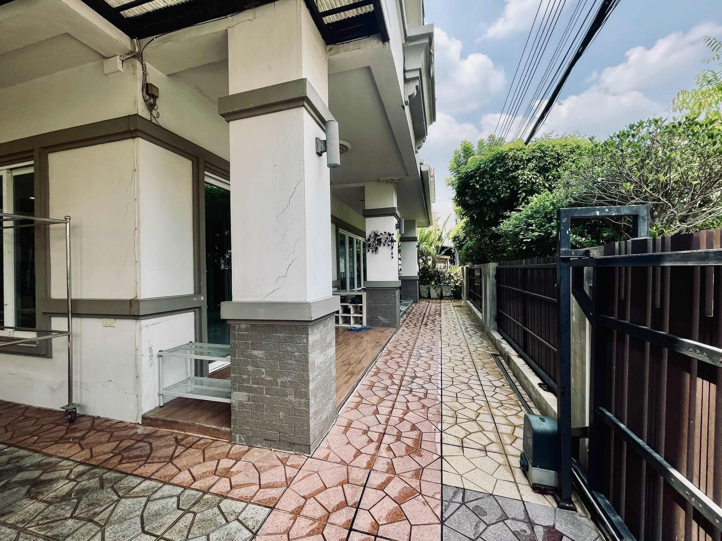 ขายบ้านเดี่ยว หมู่บ้านสกุลธร วัชรพล 2/3 ขนาด 55.5 ตร.ว. ใกล้ถนนตัดใหม่! รีโนเวทใหม่ทั้งหลัง