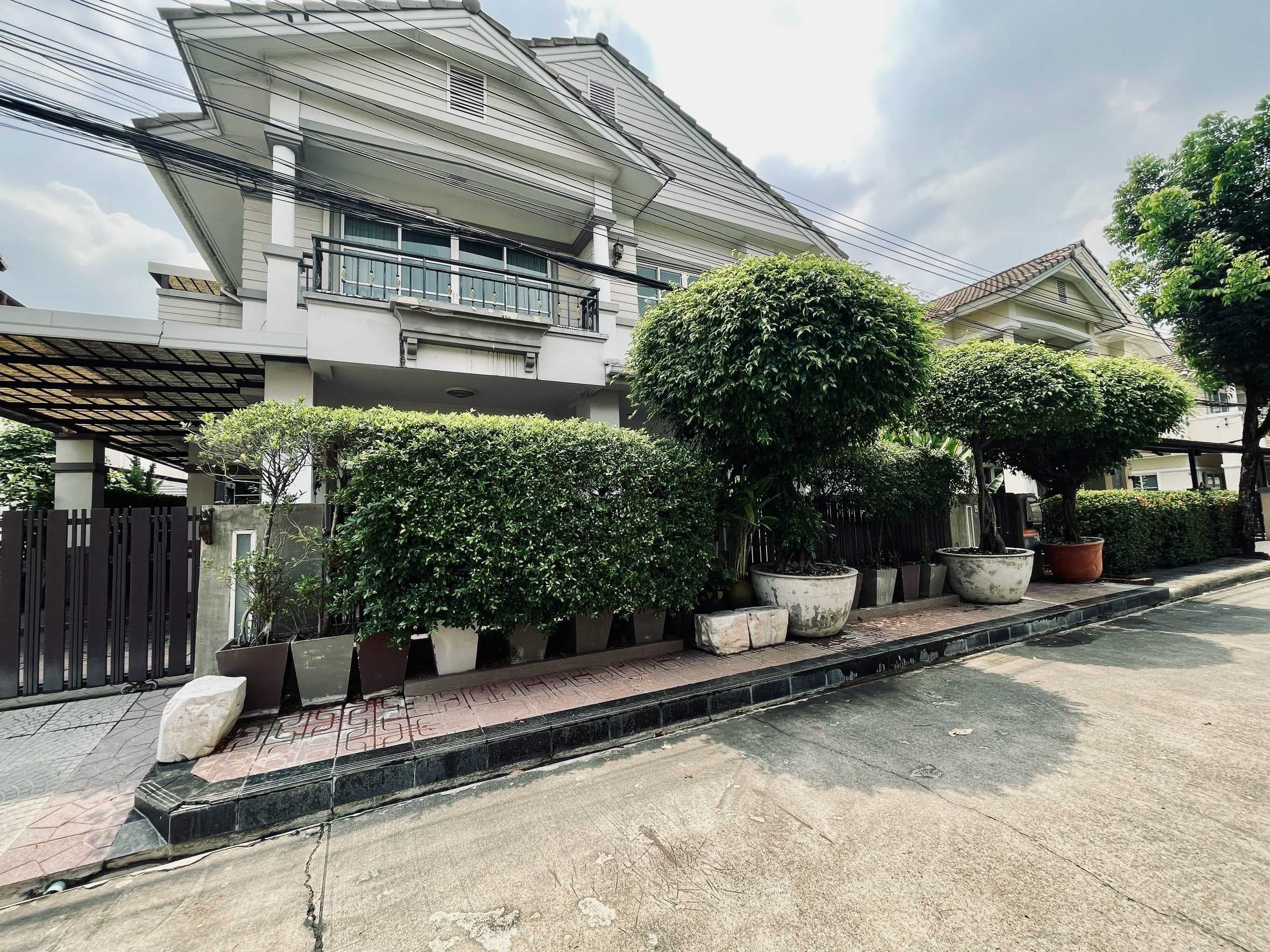 ขายบ้านเดี่ยว หมู่บ้านสกุลธร วัชรพล 2/3 ขนาด 55.5 ตร.ว. ใกล้ถนนตัดใหม่! รีโนเวทใหม่ทั้งหลัง