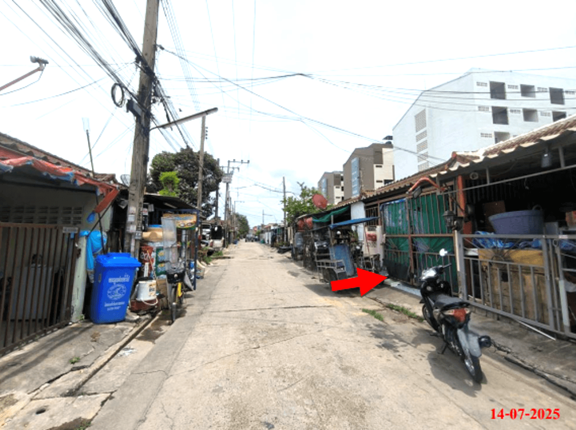 ทาวน์เฮ้าส์ รัตนธานี 3 แพรกษา เมืองสมุทรปราการ 2 ห้องนอน 1 ห้องน้ำ พื้นที่ 64 ตร.ม. บนที่ดิน 16 ตร.ว. ทำเลศักยภาพใกล้นิคมอุตสาหกรรมบางปู เดินทางสะดวก ราคาคุ้มค่าเพียง 1 ล้าน