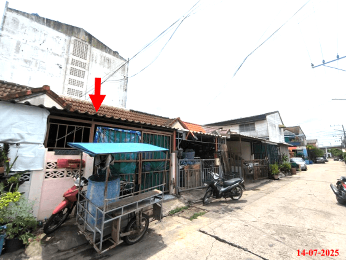 ทาวน์เฮ้าส์ รัตนธานี 3 แพรกษา เมืองสมุทรปราการ 2 ห้องนอน 1 ห้องน้ำ พื้นที่ 64 ตร.ม. บนที่ดิน 16 ตร.ว. ทำเลศักยภาพใกล้นิคมอุตสาหกรรมบางปู เดินทางสะดวก ราคาคุ้มค่าเพียง 1 ล้าน