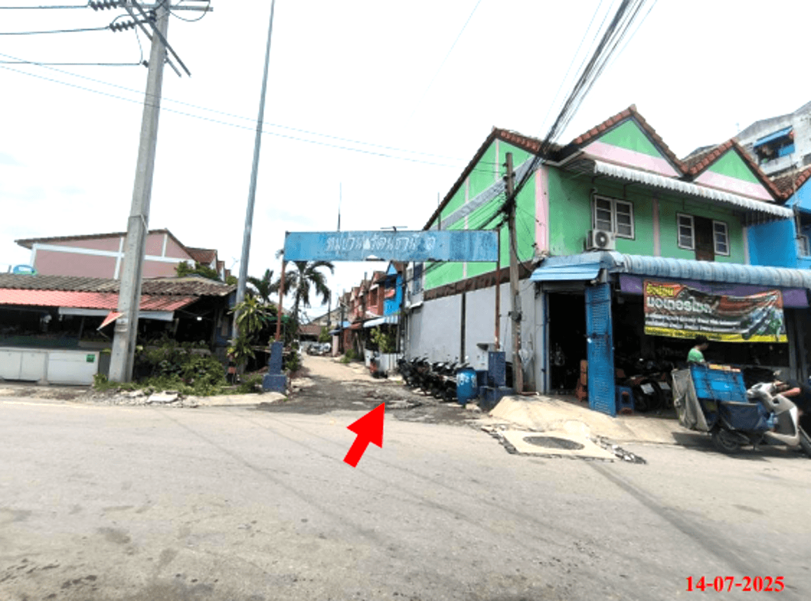 ทาวน์เฮ้าส์ รัตนธานี 3 แพรกษา เมืองสมุทรปราการ 2 ห้องนอน 1 ห้องน้ำ พื้นที่ 64 ตร.ม. บนที่ดิน 16 ตร.ว. ทำเลศักยภาพใกล้นิคมอุตสาหกรรมบางปู เดินทางสะดวก ราคาคุ้มค่าเพียง 1 ล้าน
