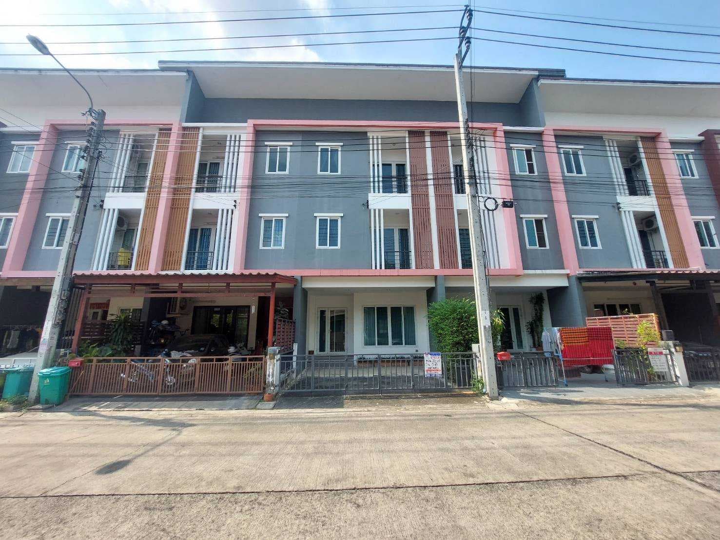ทาวน์โฮม 3 ชั้น THE ETERNO บ้านติดถนนเมนของโครงการ รถไฟฟ้าสายสีส้มผ่าน ตกแต่งไว้บางส่วน