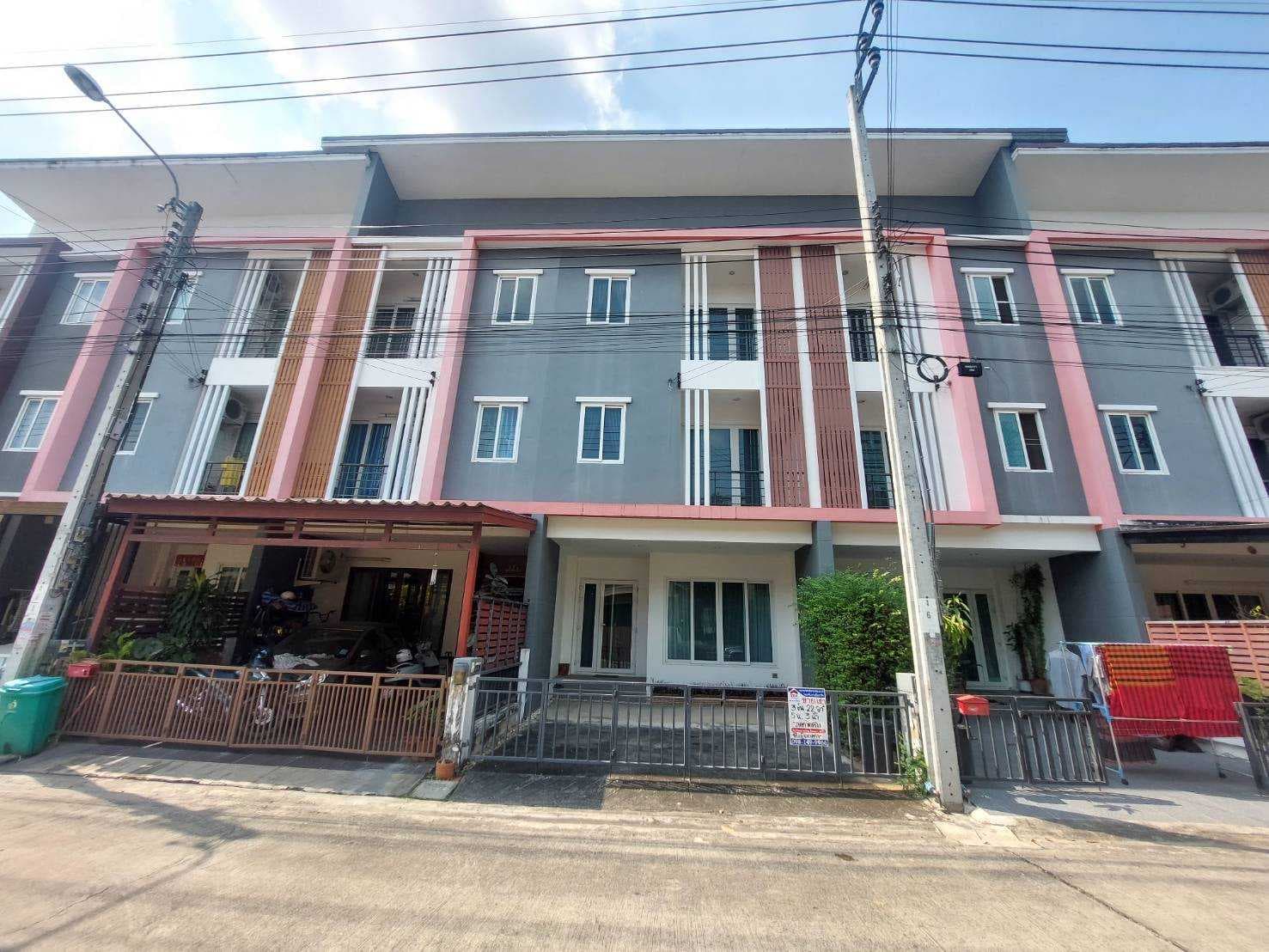 ทาวน์โฮม 3 ชั้น THE ETERNO บ้านติดถนนเมนของโครงการ รถไฟฟ้าสายสีส้มผ่าน ตกแต่งไว้บางส่วน