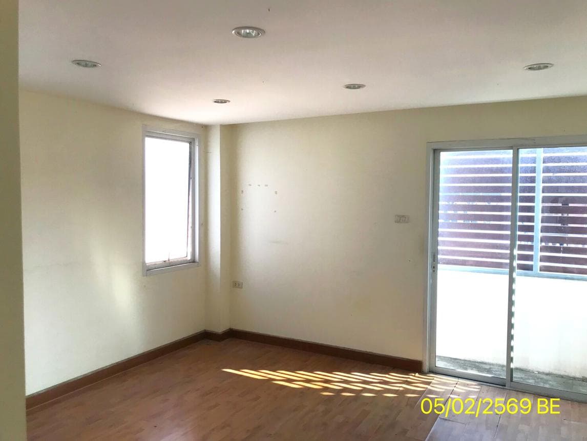 ขายบ้านเดี่ยวหลังใหญ่ 4 ห้องนอน 5 ห้องน้ำ พื้นที่ใช้สอย 702 ตร.ม. ทำเลบางศรีเมือง เมืองนนทบุรี พื้นที่กว้างขวาง สังคมคุณภาพ