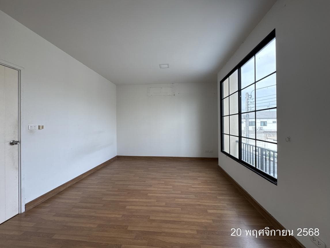 ขายทาวน์เฮ้าส์ เดอะคอนเนค สุวรรณภูมิ 4 ราชาเทวะ บางพลี สมุทรปราการ 2 ห้องนอน 2 ห้องน้ำ พื้นที่ 131.1 ตร.ม. ทำเลทองใกล้สุวรรณภูมินั่นเอง