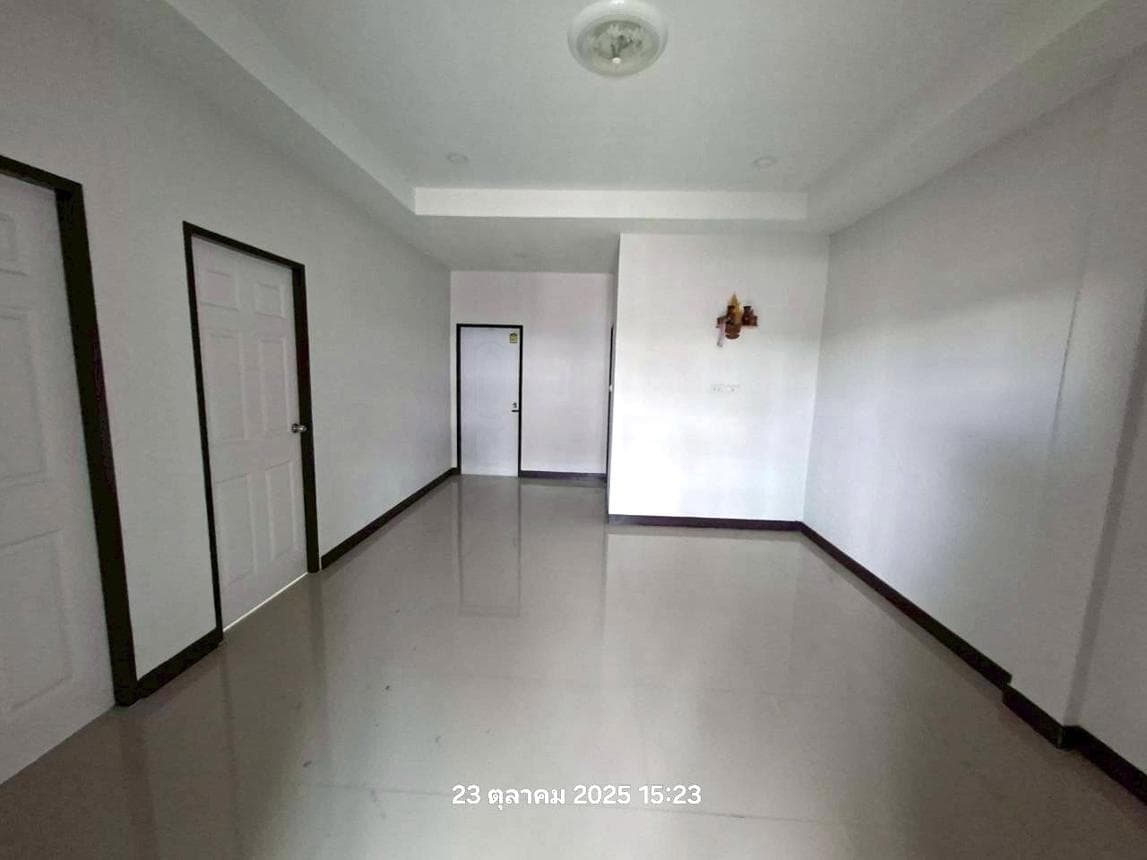 ขายทาวน์เฮ้าส์ บ้านสุขใจ สุขสบาย 5 (Baan Sukjai Suksabai 5) มาบยางพร ปลวกแดง ระยอง 2 ห้องนอน พื้นที่กว้าง ทำเลดีใกล้นิคมฯ