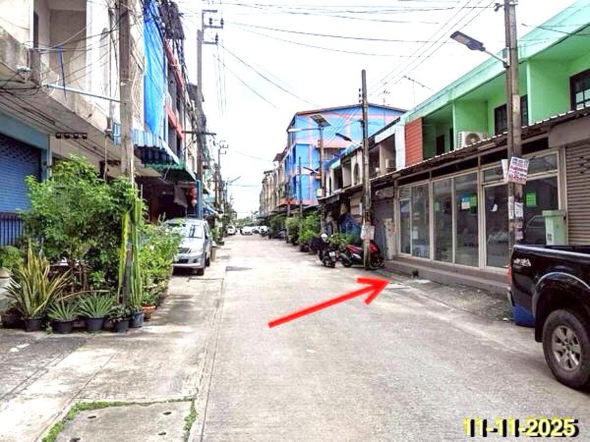 ทาวน์เฮ้าส์ จิรธร สะพานสูง บางกะปิ กรุงเทพฯ พื้นที่ใช้สอยกว้างขวาง 241.2 ตร.ม. บนเนื้อที่ 38 ตร.ว. ทำเลดีเชื่อมต่อเมือง