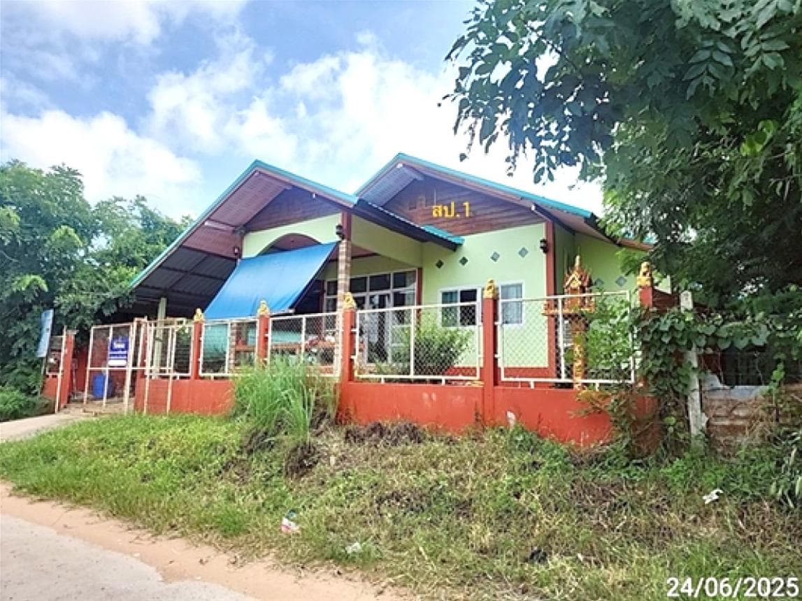บ้านเดี่ยว เมืองไพร เสลภูมิ ร้อยเอ็ด 2 ห้องนอน พื้นที่ 109.75 ตร.ม. บนที่ดินขนาดใหญ่ 89 ตร.ว. ทำเลสงบเป็นส่วนตัว พื้นที่รอบบ้านกว้างขวาง ราคาพิเศษ 1.09 ล้าน