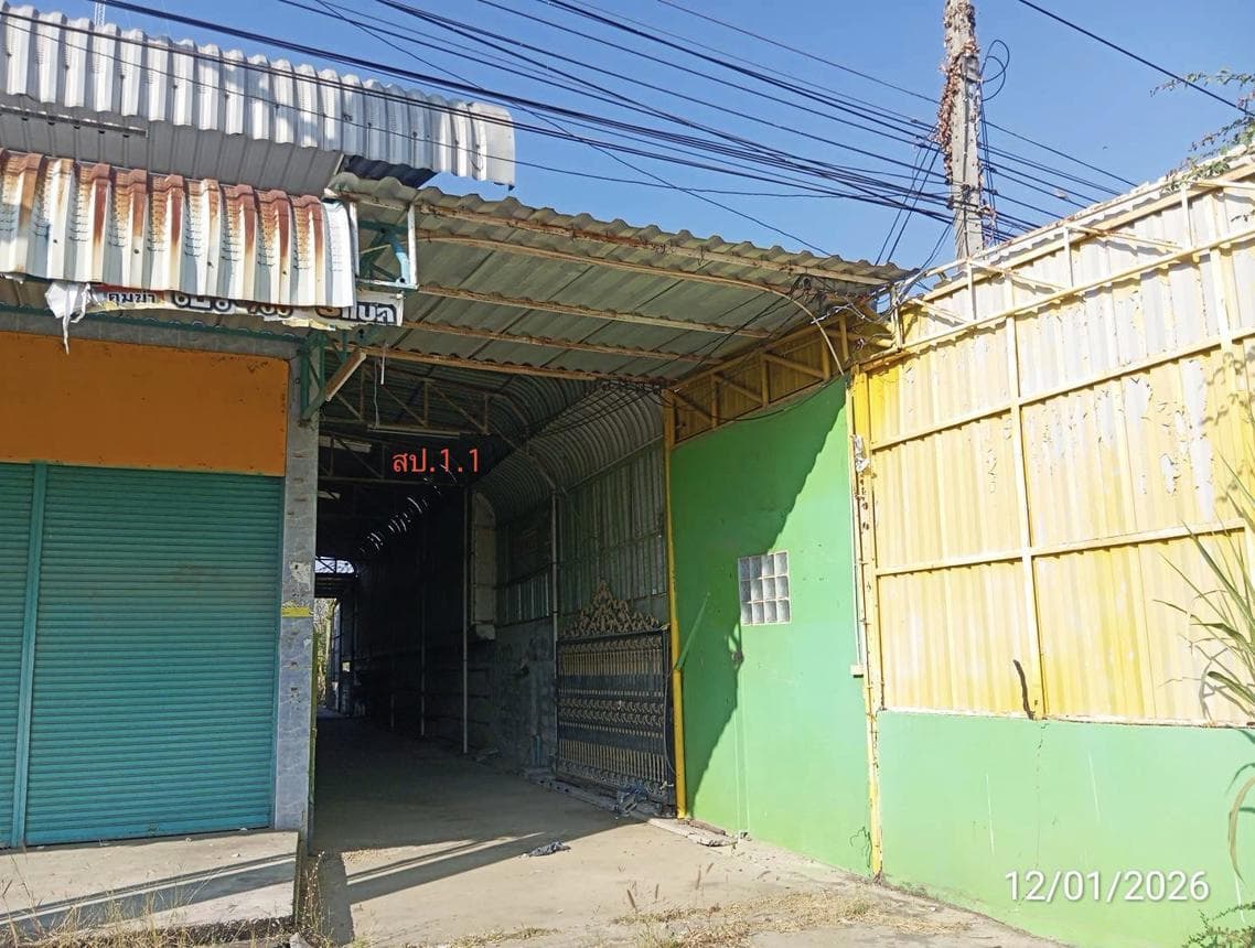 โกดัง พื้นที่ใช้สอย 955.5 ตร.ม. พร้อมสำนักงานและที่พักอาศัย ทำเลศักยภาพ ใจกลางชุมพลบุรี จ.สุรินทร์