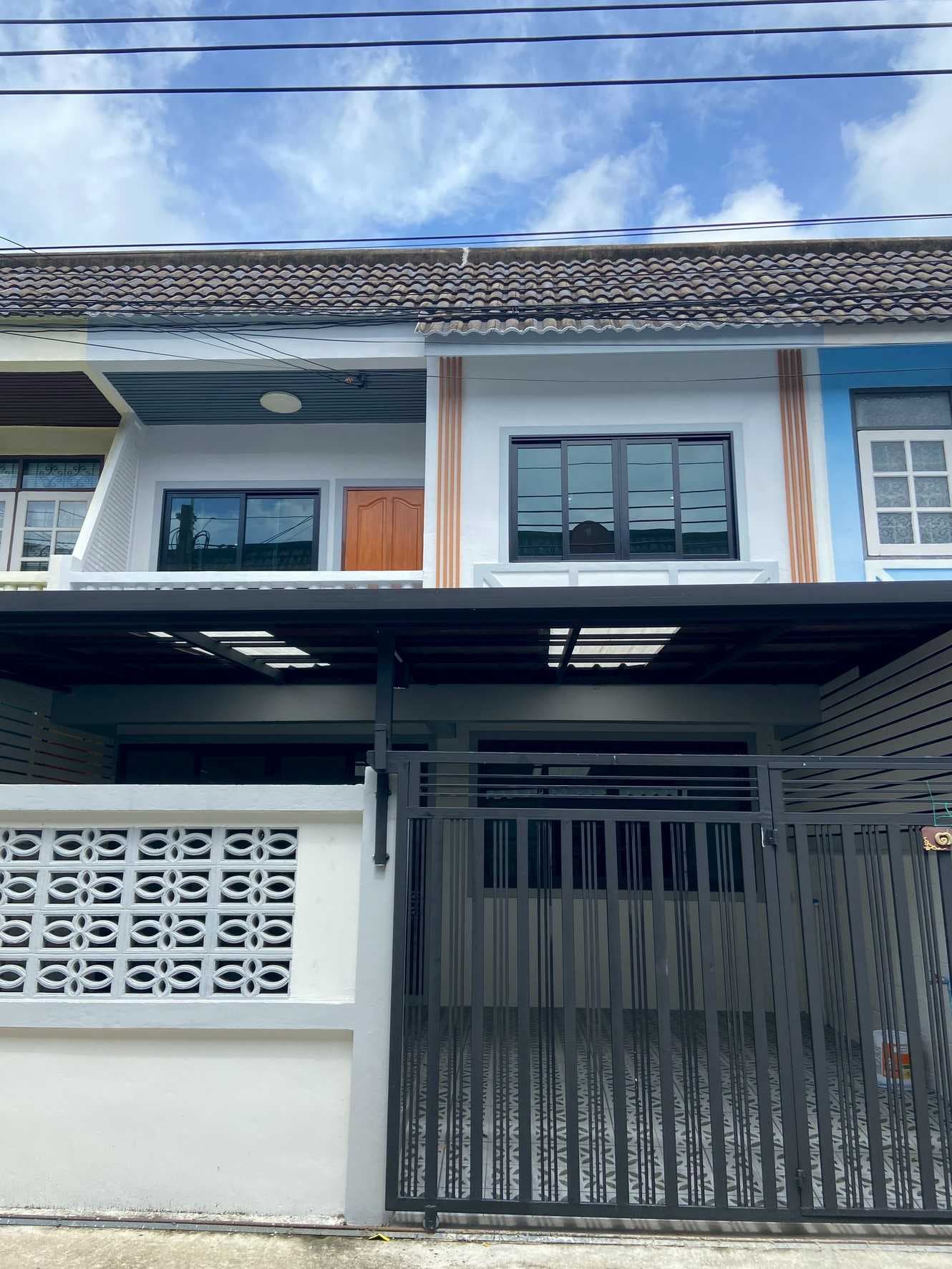 ขายทาวน์เฮ้าส์ 2 ชั้น รีโนเวทใหม่ ซอยวัดกก พระราม 2 ซอย 44 แยก 1 พร้อมเข้าอยู่ 22 ตร.วา 100 ตร.ม. 2นอน 2น้ำ