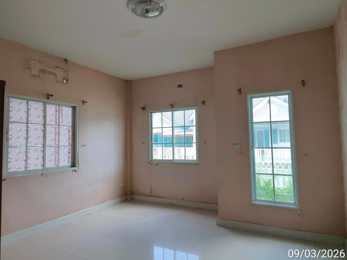 บ้านเดี่ยว วีน่า ทาวน์ ปลวกแดง ระยอง 2 ห้องนอน 1 ห้องน้ำ พื้นที่ 90 ตร.ม. บนเนื้อที่ 35.6 ตร.ว. ทำเลศักยภาพ ราคาไม่ถึง 2 ล้าน