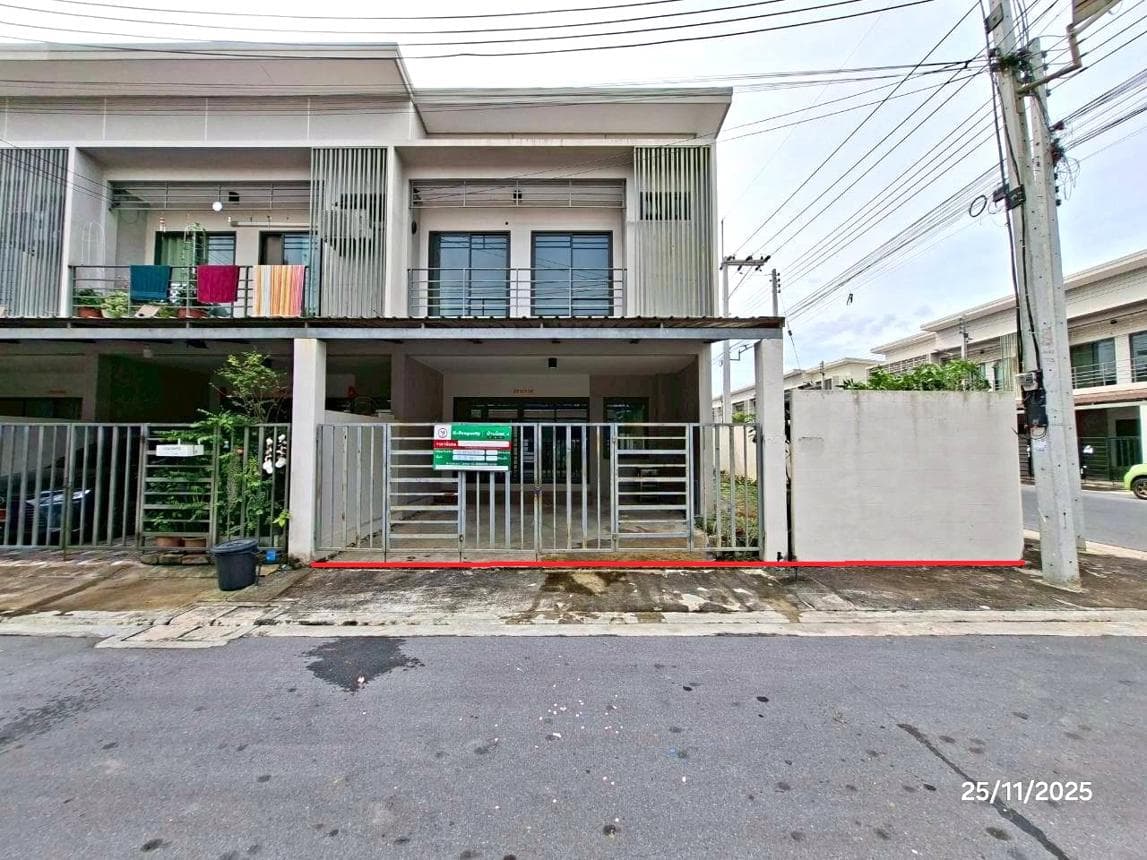 ทาวน์เฮ้าส์ รัชธานี 11 บึงน้ำรักษ์ ธัญบุรี ปทุมธานี 3 ห้องนอน 2 ห้องน้ำ พื้นที่กว้าง 131.1 ตร.ม. บนที่ดิน 35.1 ตร.ว. ทำเลดีเดินทางสะดวก ราคาพิเศษ 2.37 ล้าน