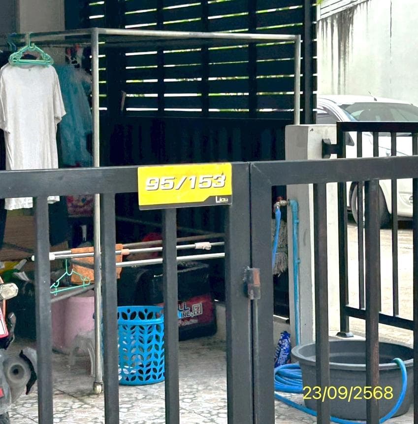 ทาวน์เฮ้าส์ ไลโอ บลิสซ์ รังสิต-คลองหลวง คลองสอง คลองหลวง ปทุมธานี 3 ห้องนอน 2 ห้องน้ำ พื้นที่ 112.86 ตร.ม. ทำเลดีใกล้ทางด่วนและห้างสรรพสินค้า ราคาพิเศษ 2.3 ล้าน