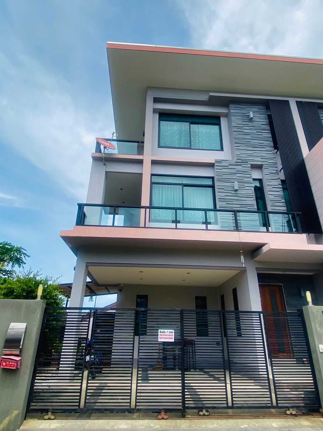 ขาย ทาวน์โฮม บ้านพักตากอากาศ 3 ชั้นซอยหัวหิน 19 ห่างทะเลเพียง 300 เมตร สามารถเดินไปได้ สภาพใหม่มาก ตกแต่งครบ บรรยากาศดี