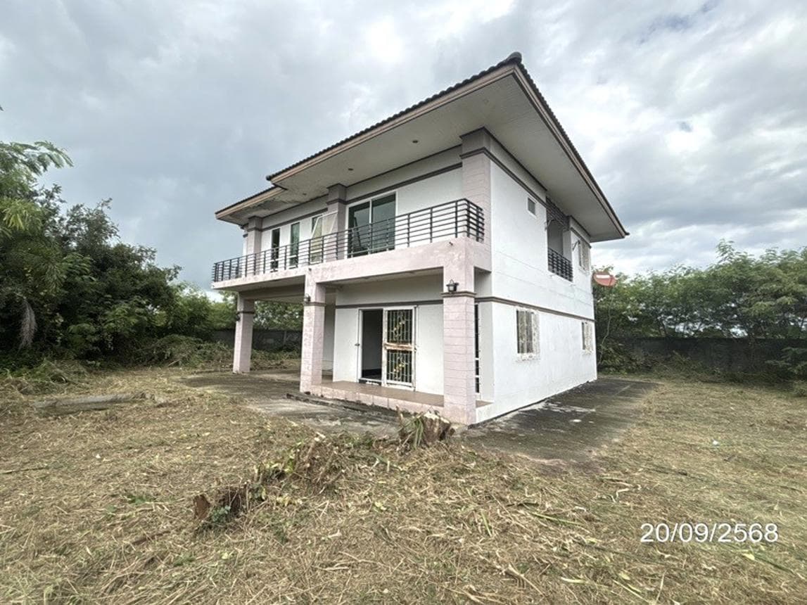 ขายบ้านเดี่ยว สองห้อง เมืองบุรีรัมย์ พื้นที่กว้างขวาง 192.6 ตร.ม. 3 ห้องนอน 4 ห้องน้ำ