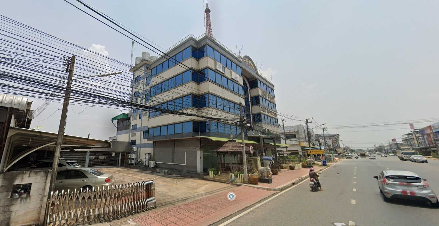 ขายด่วน !! ตึกออฟฟิศ ติดถนนใหญ่ ตรงข้าม Lotus พนมสารคาม ฉะเชิงเทรา 4.5 ชั้น