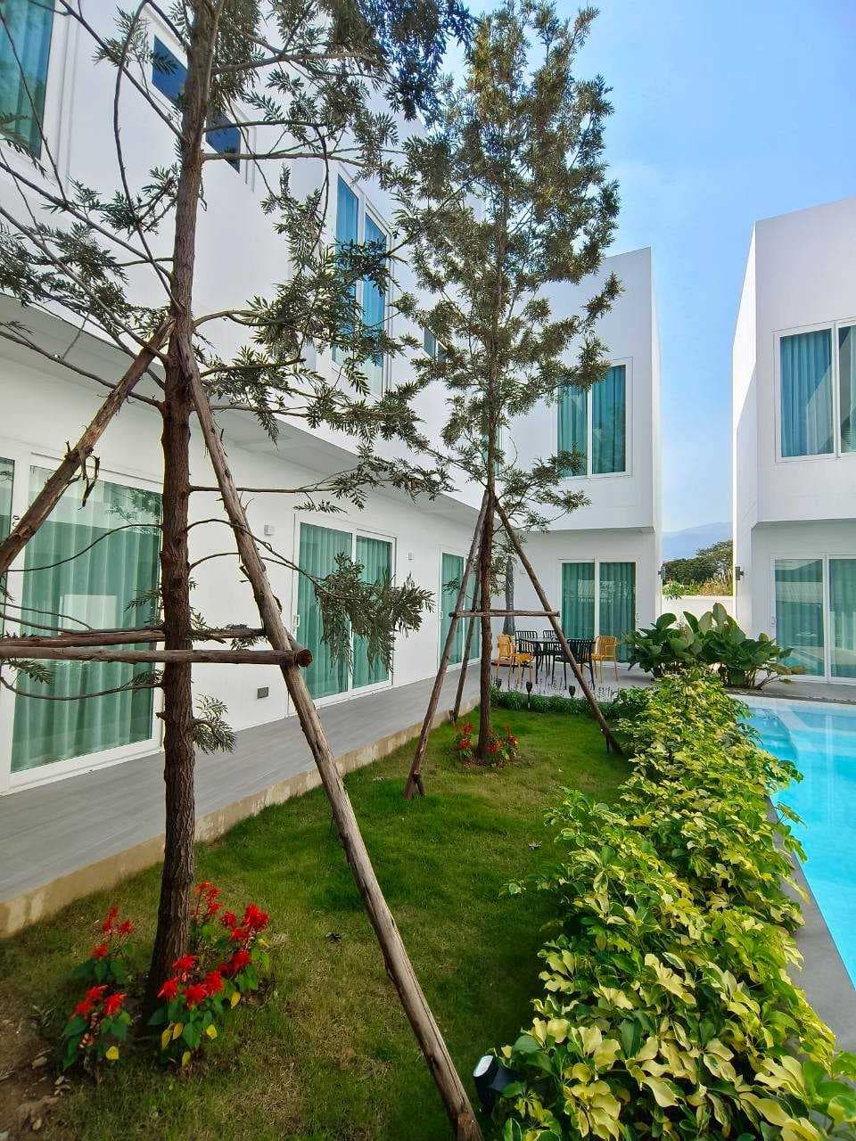 บ้านคู่ ดีไซน์ Modern Minimalist พร้อม Pool Villa และวิวดอยสุเทพแบบพาโนรามา