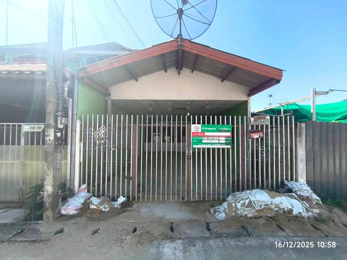 ทาวน์เฮ้าส์ ธานี เมืองสุโขทัย พื้นที่กว้าง 184 ตร.ม. บนที่ดิน 31.7 ตร.ว. ทำเลใจกลางเมือง เดินทางสะดวก