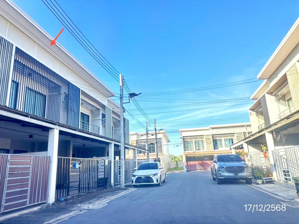 ขายทาวน์เฮ้าส์ โครงการรัชธานี 11 (Ratchathani 11) 3 ห้องนอน 2 ห้องน้ำ พื้นที่ใช้สอย 142.5 ตร.ม. ทำเลบึงน้ำรักษ์ ธัญบุรี ปทุมธานี คุ้มค่า