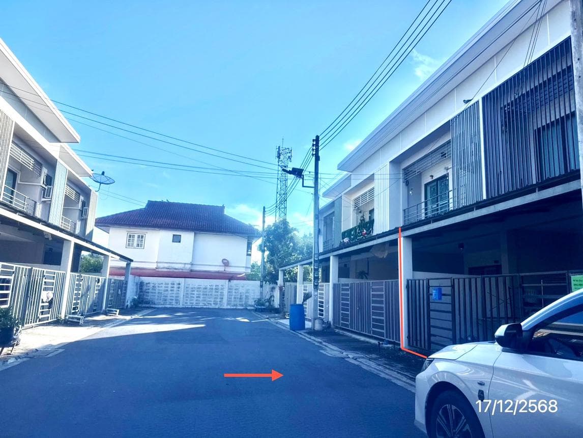 ขายทาวน์เฮ้าส์ โครงการรัชธานี 11 (Ratchathani 11) 3 ห้องนอน 2 ห้องน้ำ พื้นที่ใช้สอย 142.5 ตร.ม. ทำเลบึงน้ำรักษ์ ธัญบุรี ปทุมธานี คุ้มค่า
