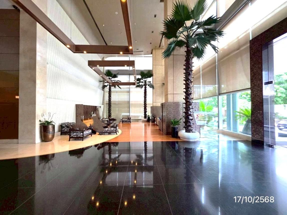 ขายคอนโดหรู เออร์บานา สาทร (Urbana Sathorn) 3 ห้องนอน ไซส์ใหญ่พิเศษ 173.99 ตร.ม. ทำเลทอง CBD สาทร ใกล้ BTS