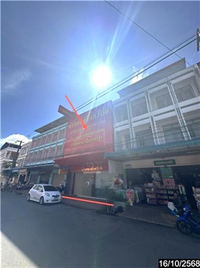 อาคารพาณิชย์ กำแพง อุทุมพรพิสัย ศรีสะเกษ พื้นที่ใช้สอยกว้างพิเศษ 544 ตร.ม. บนเนื้อที่ 74.7 ตร.ว. ทำเลธุรกิจศักยภาพ ราคา 11 ล้านบาท