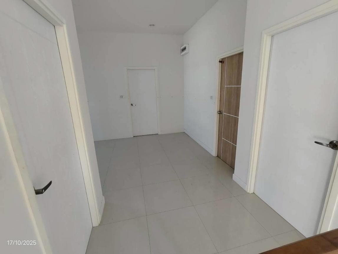 บ้านเดี่ยว กานนาดา หมากแข้ง เมืองอุดรธานี 3 ห้องนอน 3 ห้องน้ำ พื้นที่ใช้สอย 267.26 ตร.ม. บนที่ดินขนาดใหญ่ 96.1 ตร.ว. ทำเลพรีเมียมใจกลางเมือง ราคาพิเศษ 6.35 ล้าน