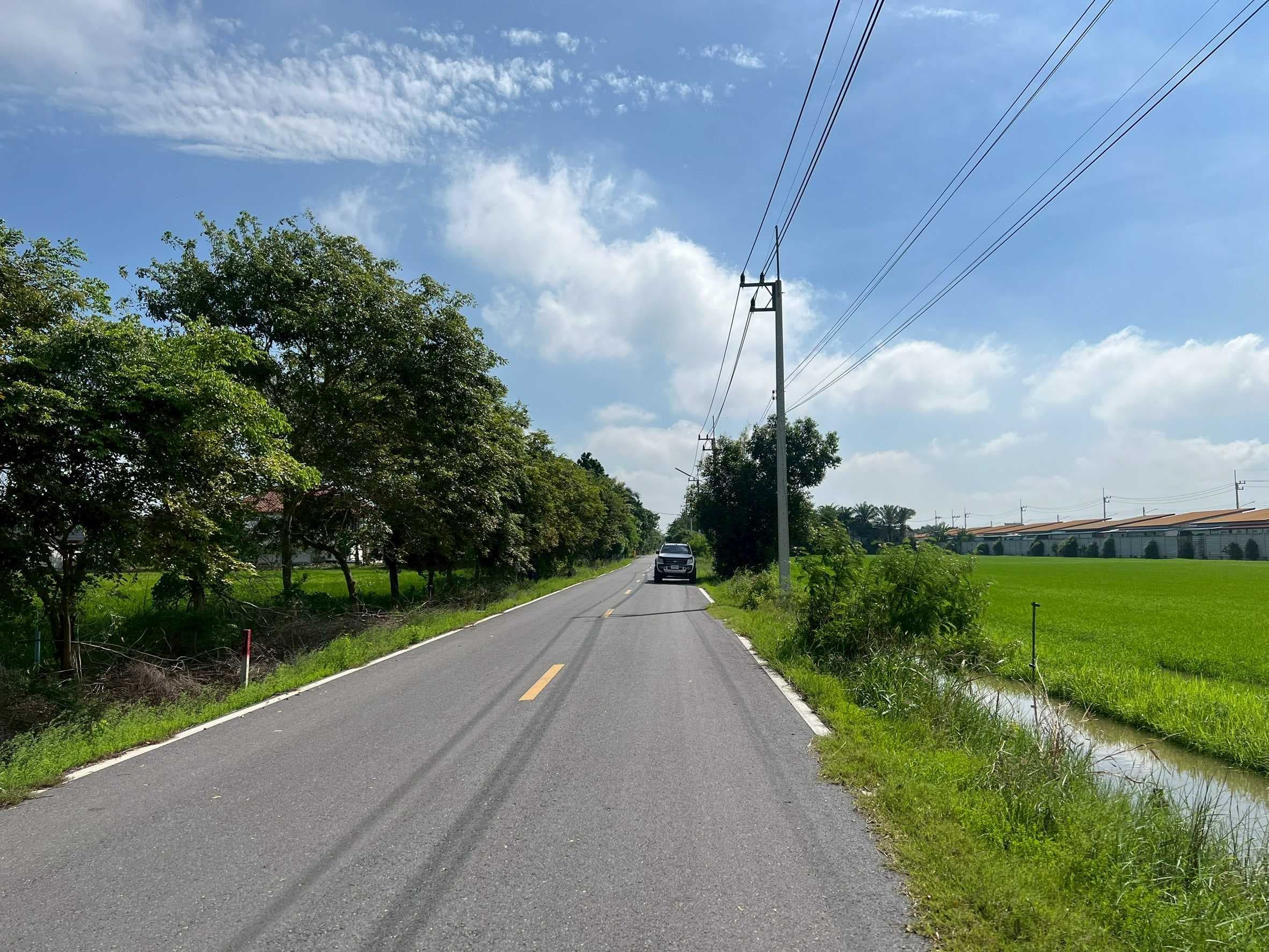 ที่ดินเปล่า 1 ไร่ เข้าซอย 47 หลังโรงงานชายสี่บะหมี่เกี๊ยว ปทุมธานี ต.คลองหก อ.คลองหลวง จ.ปทุมธานี ราคา 3,200,000 บาท