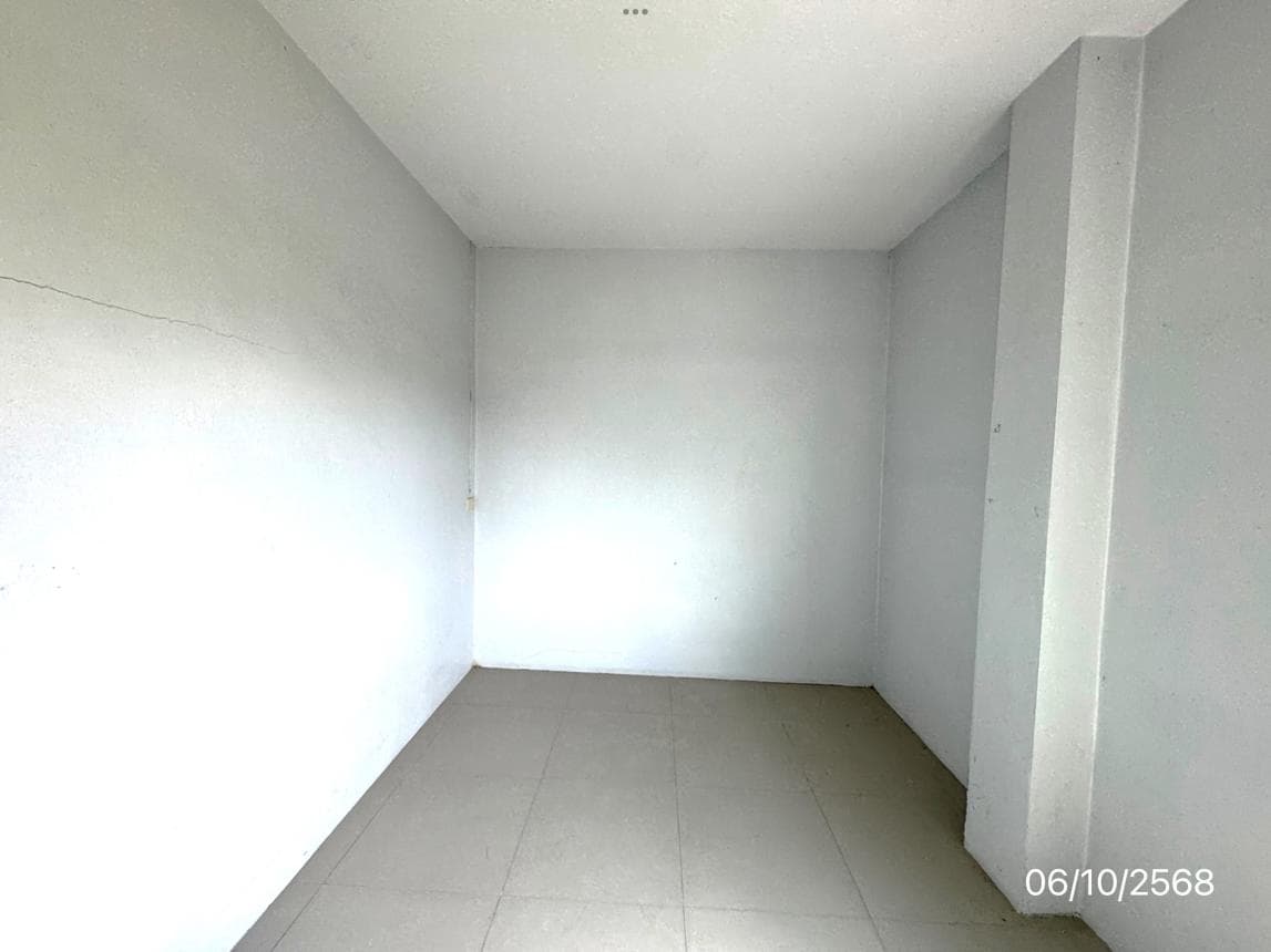 อาคารพาณิชย์ บางหญ้าแพรก เมืองสมุทรสาคร พื้นที่ใช้สอย 140 ตร.ม. ทำเลศักยภาพ เหมาะค้าขายและพักอาศัย