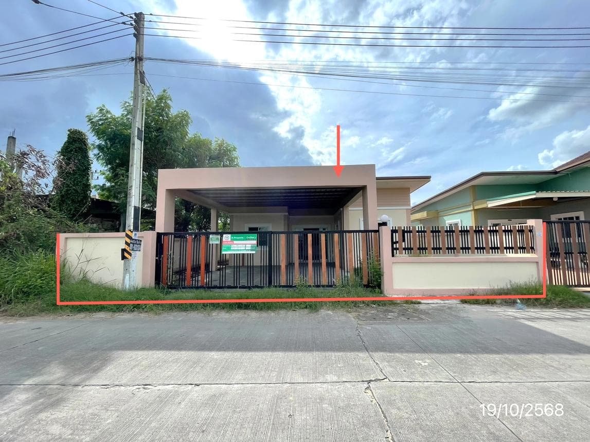 บ้านเดี่ยว บึง ศรีราชา ชลบุรี 3 ห้องนอน 2 ห้องน้ำ พื้นที่ 139 ตร.ม. บนเนื้อที่กว้าง 63 ตร.ว. ทำเลใกล้แหล่งงาน ราคา 2.9 ล้านบาท