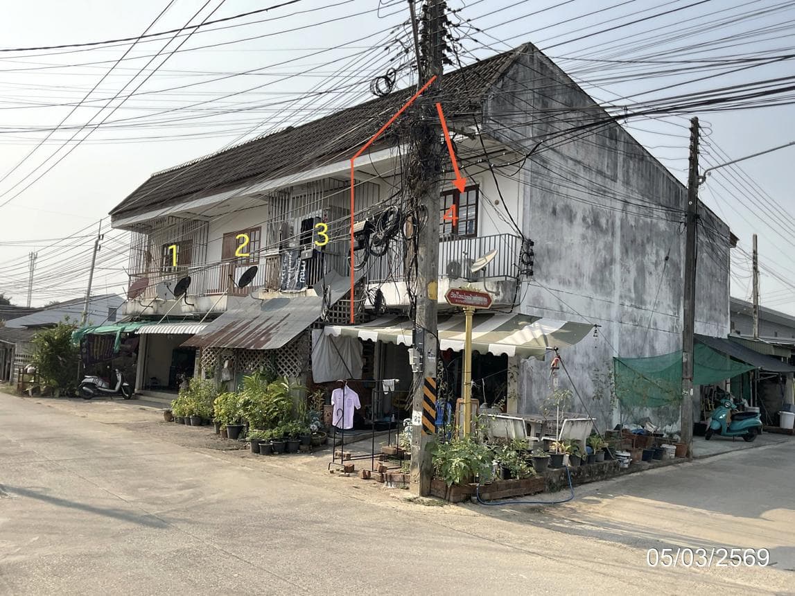 ขายอาคารพาณิชย์ รอบเวียง เมืองเชียงราย 2 ห้องนอน พื้นที่ใช้สอย 104 ตร.ม. ทำเลดีใกล้ใจกลางเมือง ราคาเพียง 2 ล้าน