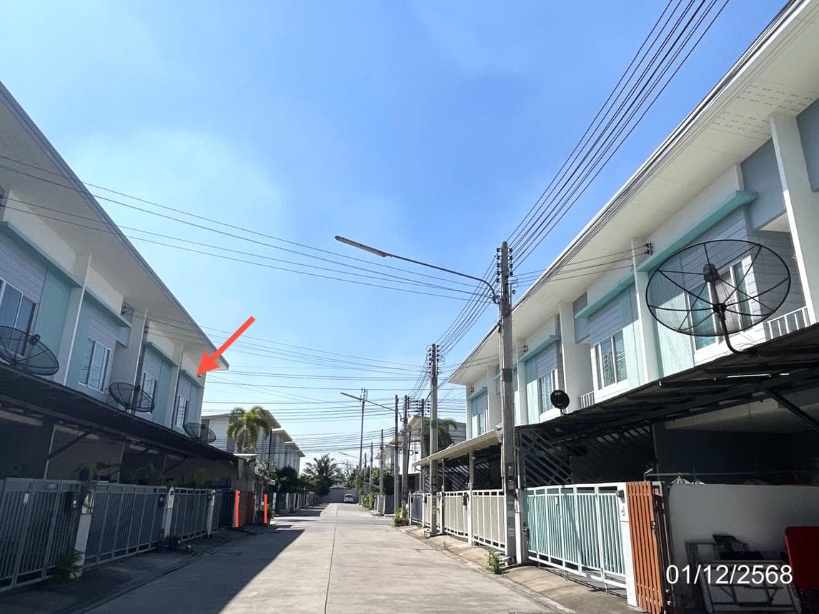 ทาวน์เฮ้าส์ เดอะมิกซ์ซิตี้ (ห้วยปราบ) มาบยางพร ปลวกแดง ระยอง 3 ห้องนอน 1 ห้องน้ำ พื้นที่กว้าง 133.98 ตร.ม. บนที่ดิน 38.6 ตร.ว. ทำเลศักยภาพใกล้แหล่งงาน ราคาพิเศษ 2.75 ล้าน