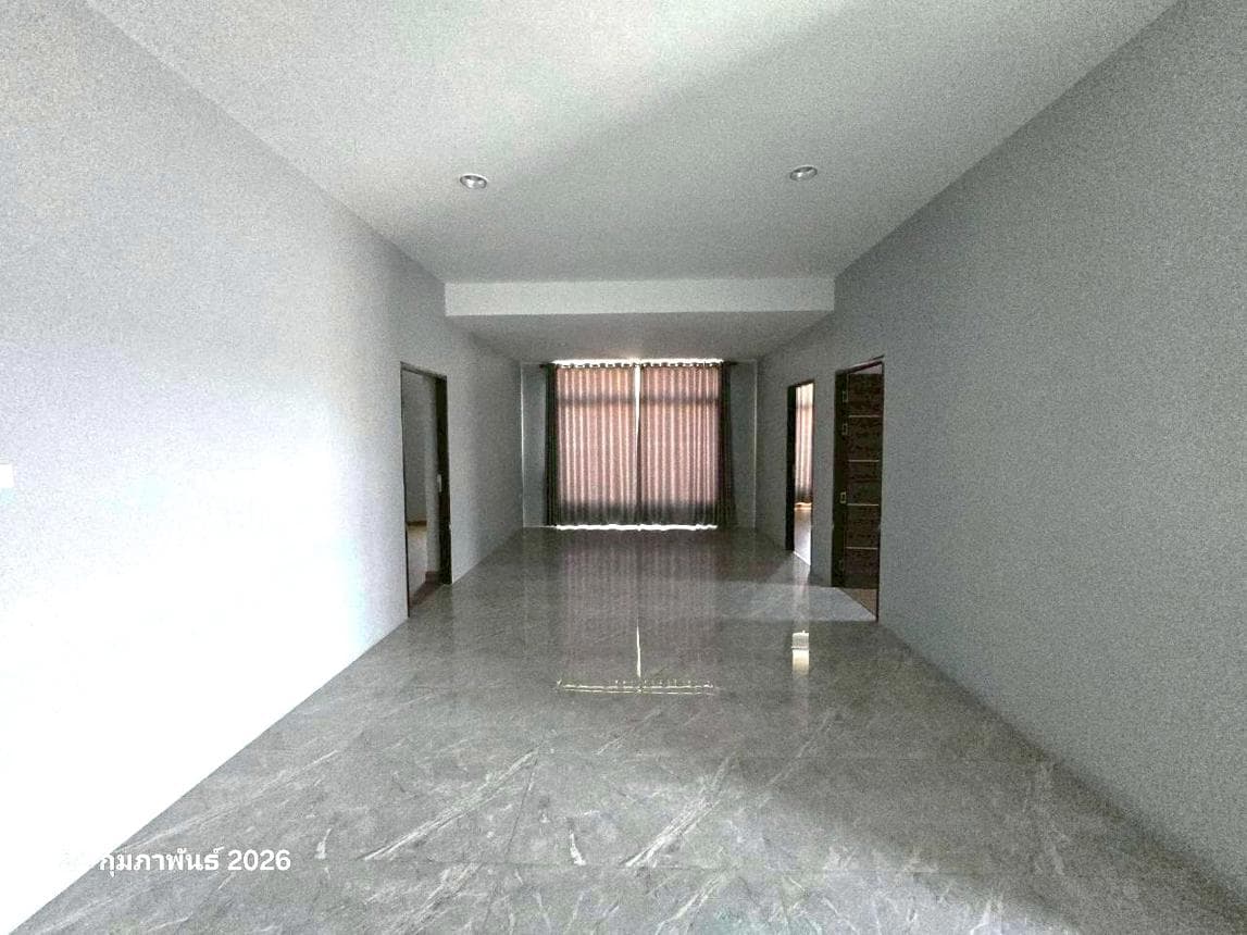 บ้านเดี่ยวขนาดใหญ่ ในเมือง เมืองชัยนาท 12 ห้องนอน 7 ห้องน้ำ พื้นที่ใช้สอย 657.75 ตร.ม. ทำเลใจกลางเมือง เหมาะสำหรับครอบครัวใหญ่หรือโฮมออฟฟิศ