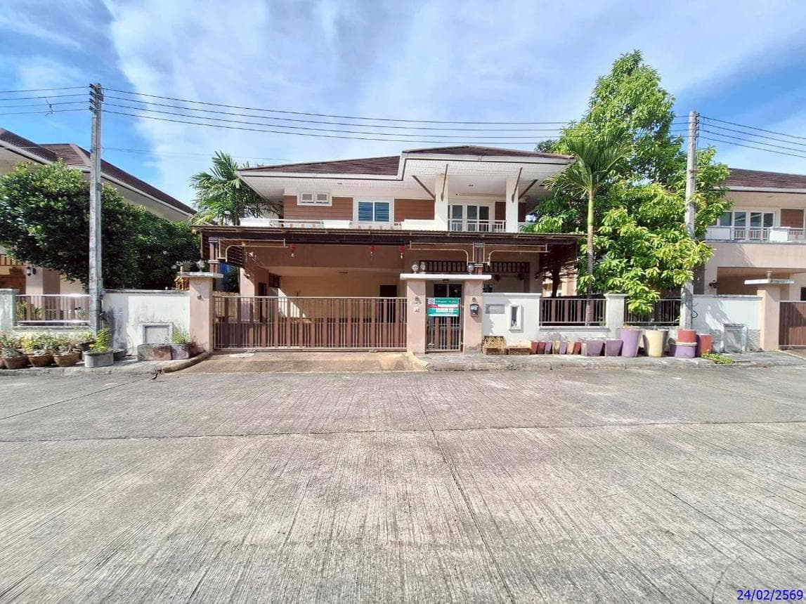 ขายบ้านเดี่ยว เบญจพร ลพบุรีราเมศวร์ หาดใหญ่ สงขลา ทำเลน้ำน้อย เนื้อที่ 74.4 ตร.ว. พื้นที่ใช้สอย 375.45 ตร.ม. 3 ห้องนอน 3 ห้องน้ำ สภาพดี พร้อมอยู่