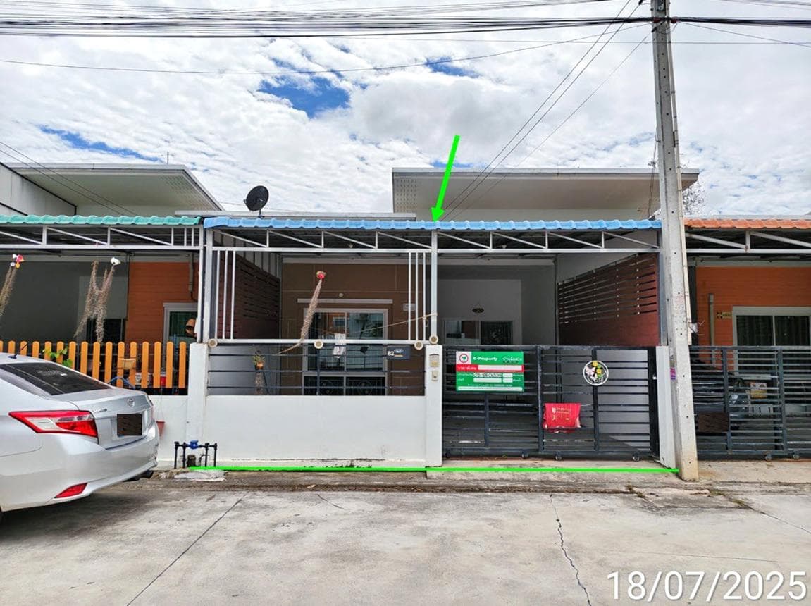 ทาวน์โฮม ดีโฮม ปลวกแดง-วังตาผิน (D Home) 2 ห้องนอน 2 ห้องน้ำ ที่ดินกว้าง 27.3 ตร.ว. ทำเลปังใกล้แหล่งงาน - image 1