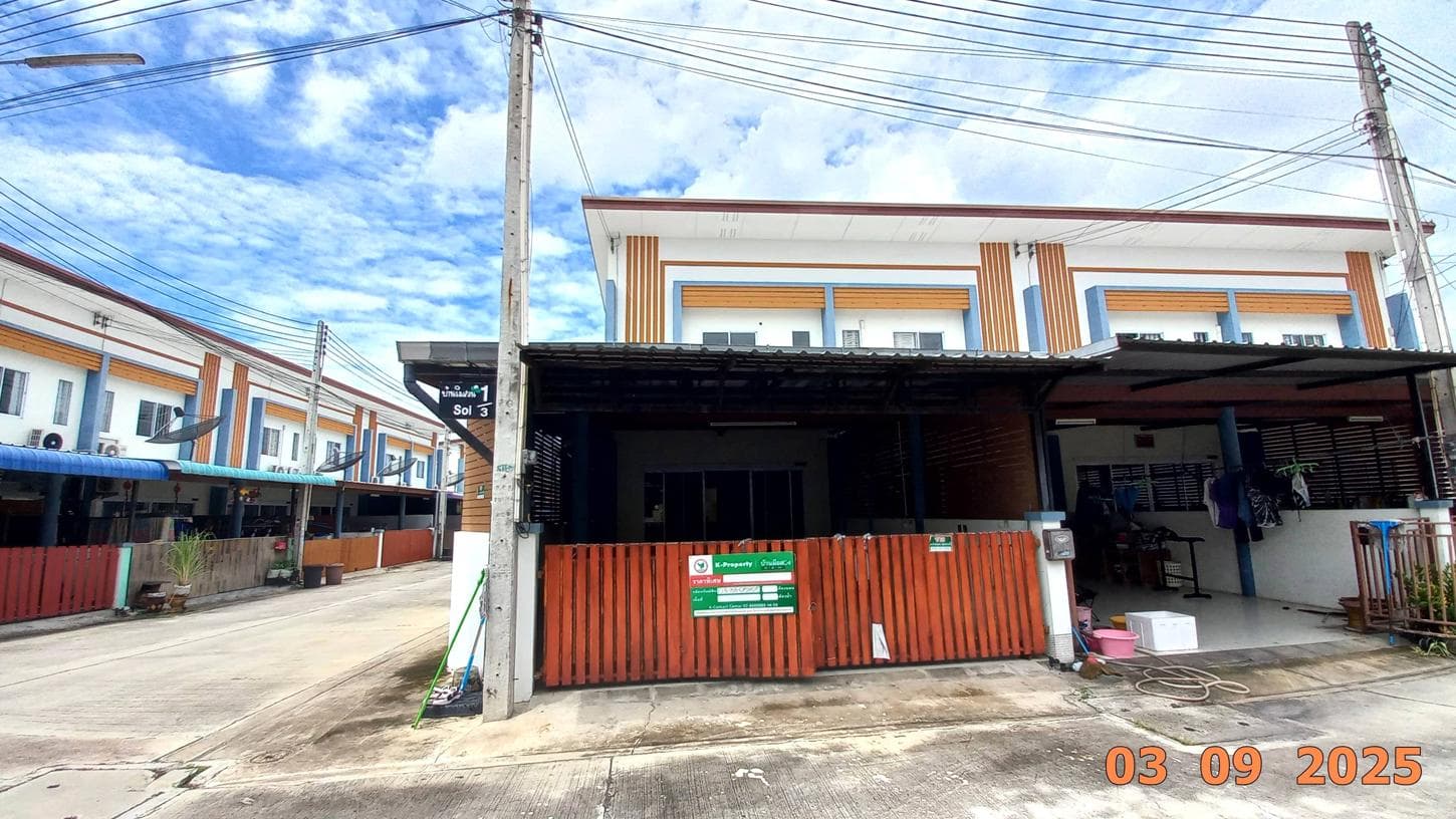 ขายทาวน์เฮ้าส์ บ้านริมสวน 1 (Baan Rim Suan 1) 3 ห้องนอน 2 ห้องน้ำ พื้นที่ใช้สอยกว้าง 154.2 ตร.ม. ทำเลดีนาป่า เมืองชลบุรี ใกล้อมตะนคร