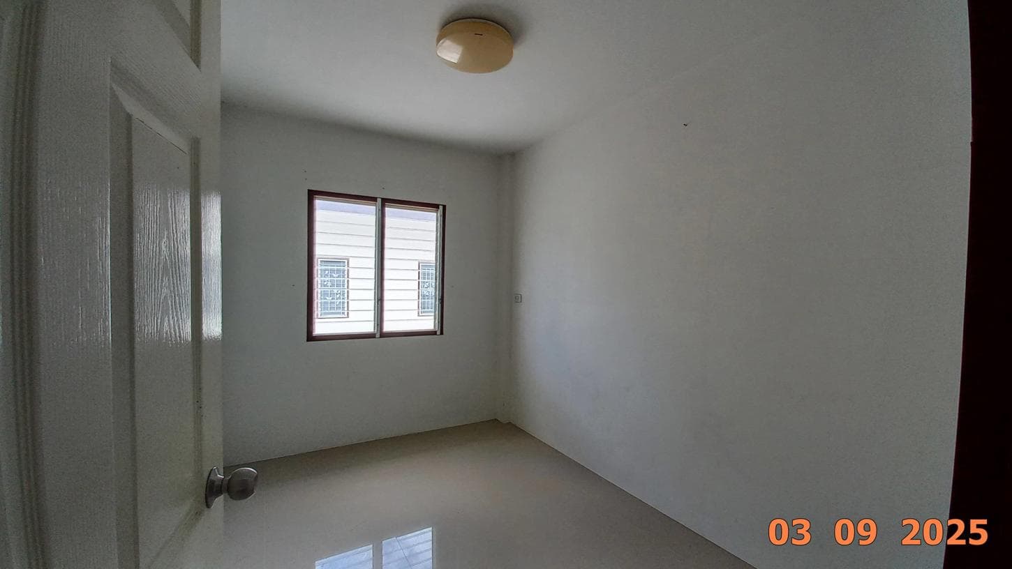 ขายทาวน์เฮ้าส์ บ้านริมสวน 1 (Baan Rim Suan 1) 3 ห้องนอน 2 ห้องน้ำ พื้นที่ใช้สอยกว้าง 154.2 ตร.ม. ทำเลดีนาป่า เมืองชลบุรี ใกล้อมตะนคร