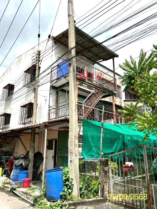 อาคารพาณิชย์ ไทยธานี คลองหนึ่ง คลองหลวง ปทุมธานี 3 ห้องนอน 3 ห้องน้ำ พื้นที่ใช้สอย 176 ตร.ม. ทำเลค้าขายใกล้นิคมอุตสาหกรรมนวนคร ราคาพิเศษ 2.3 ล้าน