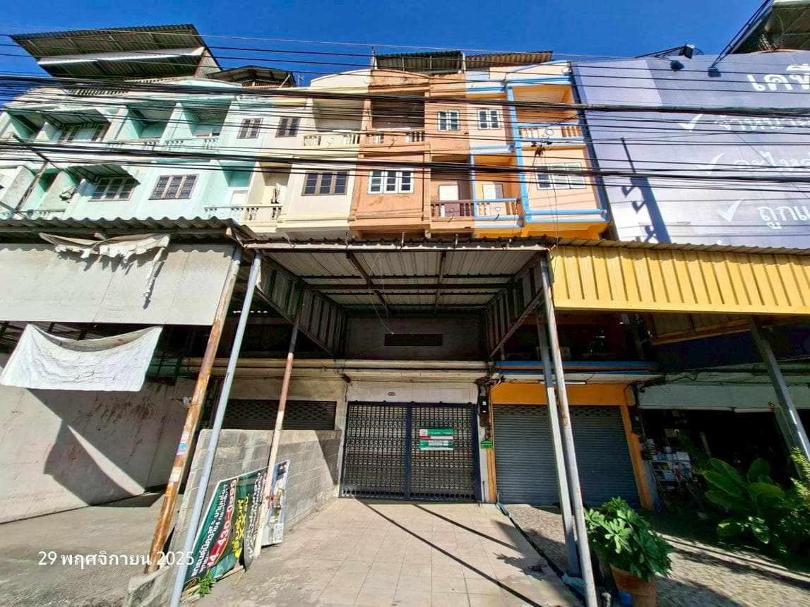 อาคารพาณิชย์ มณฑลทอง อ้อมน้อย กระทุ่มแบน สมุทรสาคร พื้นที่ใช้สอย 314 ตร.ม. 3 ห้องนอน 4 ห้องน้ำ บนที่ดิน 20 ตร.ว. ทำเลค้าขายติดแหล่งชุมชน ราคาเพียง 4.48 ล้าน