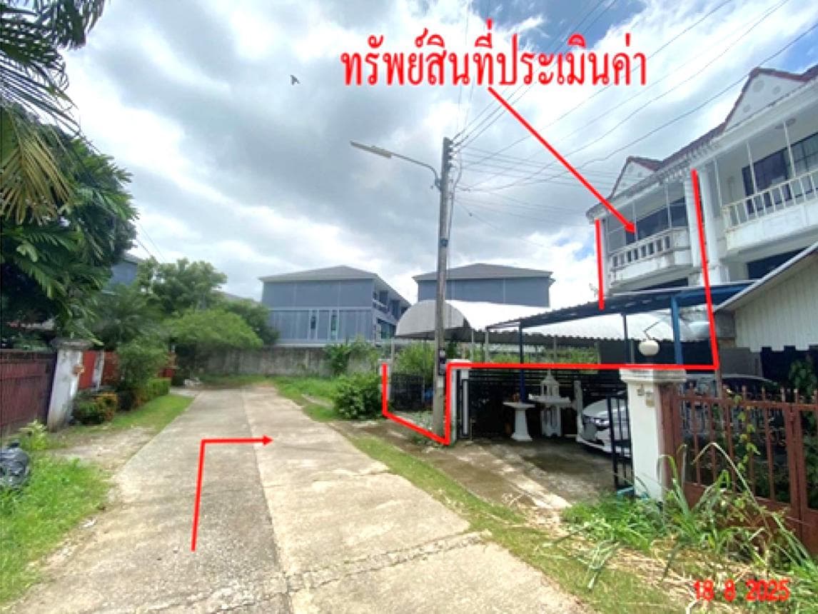 ขายทาวน์เฮ้าส์หลังใหญ่ 3 ห้องนอน ต.ป่าแดด อ.เมืองเชียงใหม่ พื้นที่ใช้สอย 189 ตร.ม. ทำเลดีใกล้ใจกลางเมือง