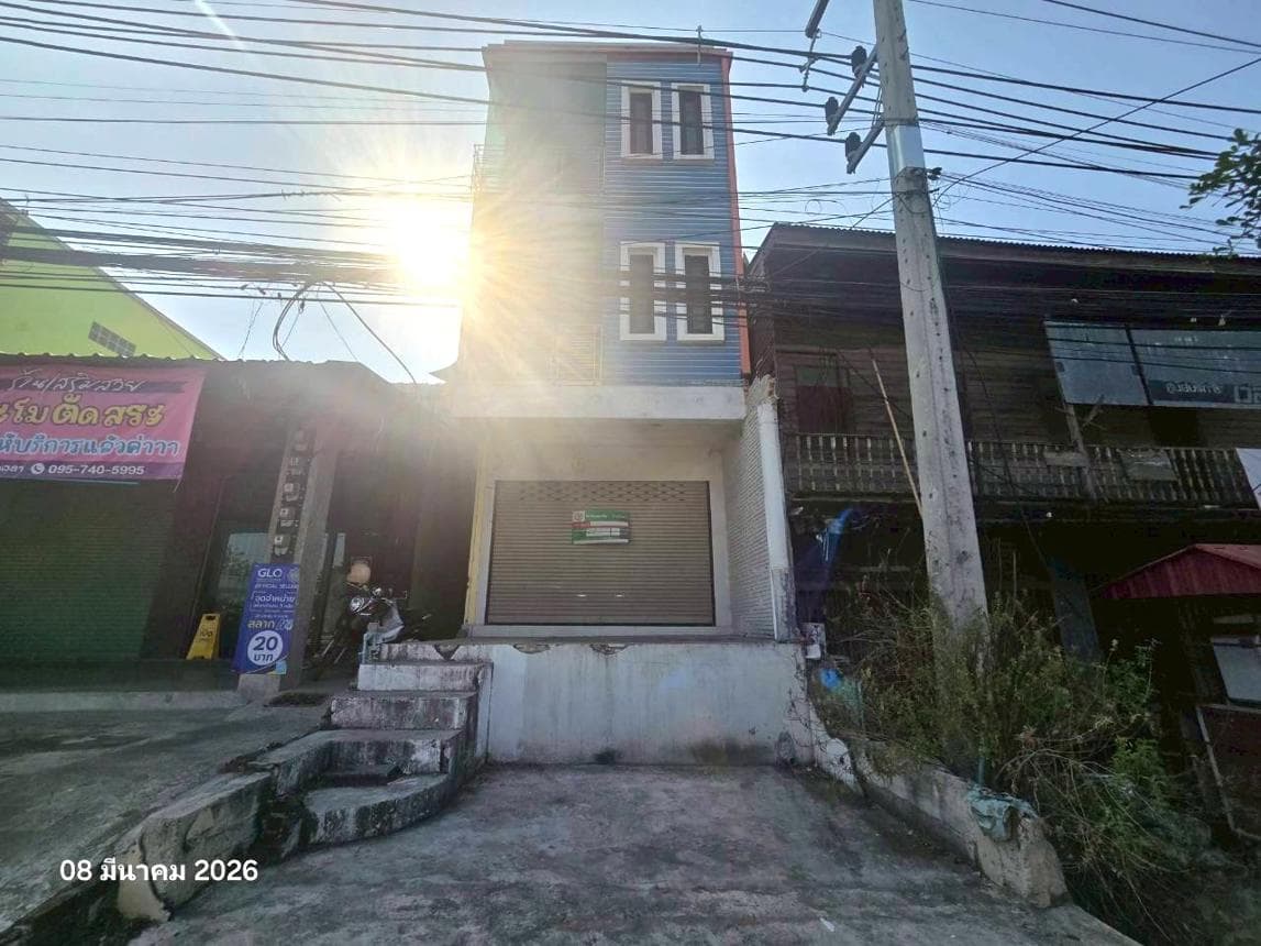 ขายอาคารพาณิชย์ คลองขลุง กำแพงเพชร ทำเลคลองขลุง เนื้อที่ 33.9 ตร.ว. พื้นที่ใช้สอย 372 ตร.ม. 2 ห้องนอน 9 ห้องน้ำ สภาพดี เหมาะสำหรับประกอบกิจการและลงทุน