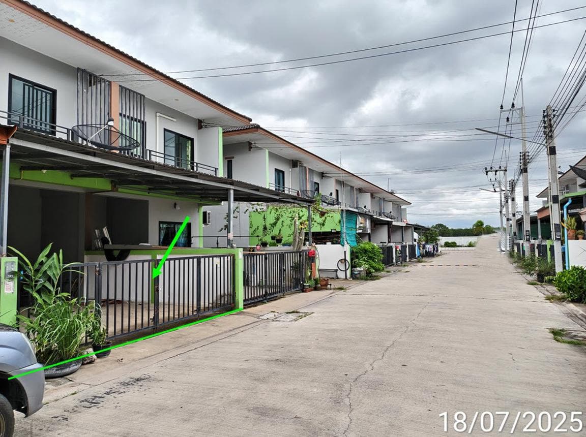 ทาวน์โฮม จักรวาล แลนด์ แอนด์ เฮ้าส์ (Chakkrawan Land & House) ปลวกแดง-มาบยางพร 2 ห้องนอน สเปซกว้าง ทำเลดีใกล้แหล่งงาน