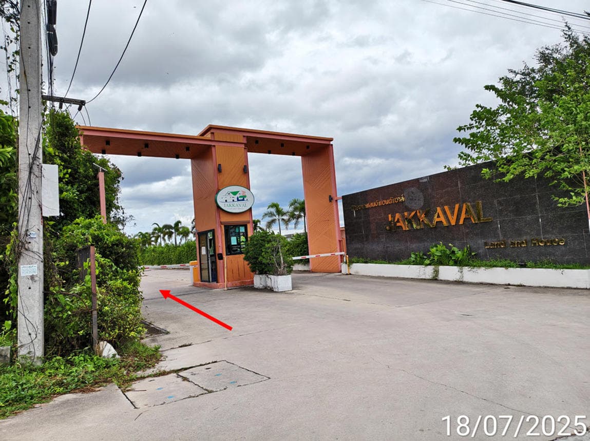 ทาวน์โฮม จักรวาล แลนด์ แอนด์ เฮ้าส์ (Chakkrawan Land & House) ปลวกแดง-มาบยางพร 2 ห้องนอน สเปซกว้าง ทำเลดีใกล้แหล่งงาน