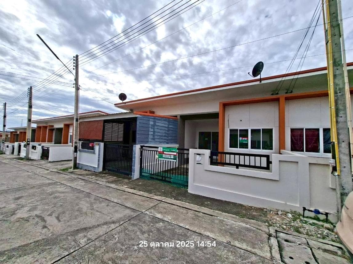 ขายทาวน์เฮ้าส์ แผ่นดินทอง ลิฟวิ่ง โฮมส์ (Paendinthong Living Home) นิคมพัฒนา ระยอง 2 ห้องนอน ทำเลดี ใกล้แหล่งงาน