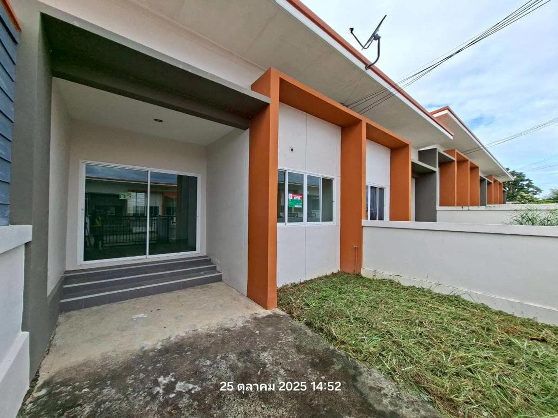 ขายทาวน์เฮ้าส์ แผ่นดินทอง ลิฟวิ่ง โฮมส์ (Paendinthong Living Home) นิคมพัฒนา ระยอง 2 ห้องนอน ทำเลดี ใกล้แหล่งงาน