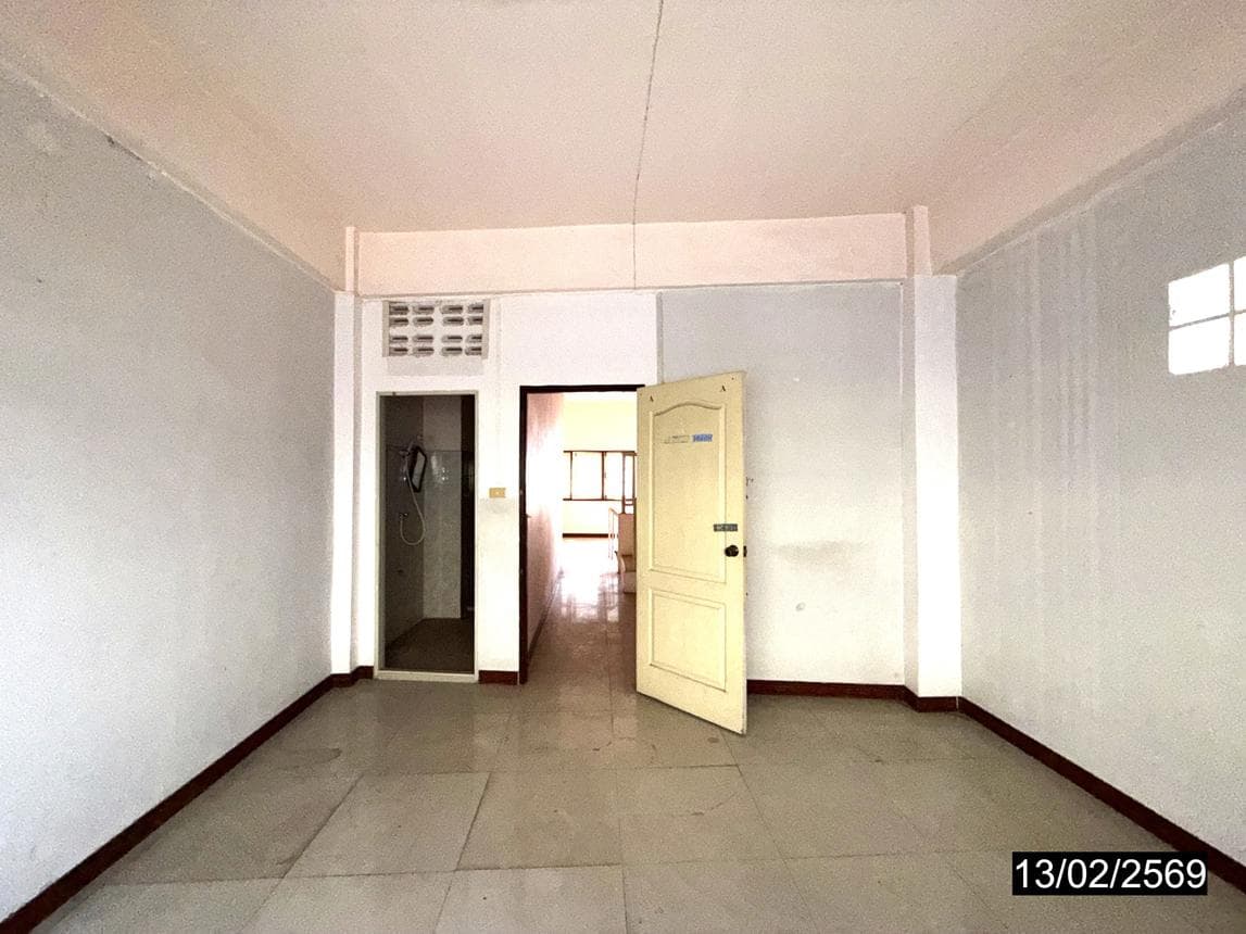 อาคารพาณิชย์ 6 ห้องนอน พื้นที่ 216 ตร.ม. ทำเลศักยภาพ ปากน้ำโพ เมืองนครสวรรค์ นครสวรรค์