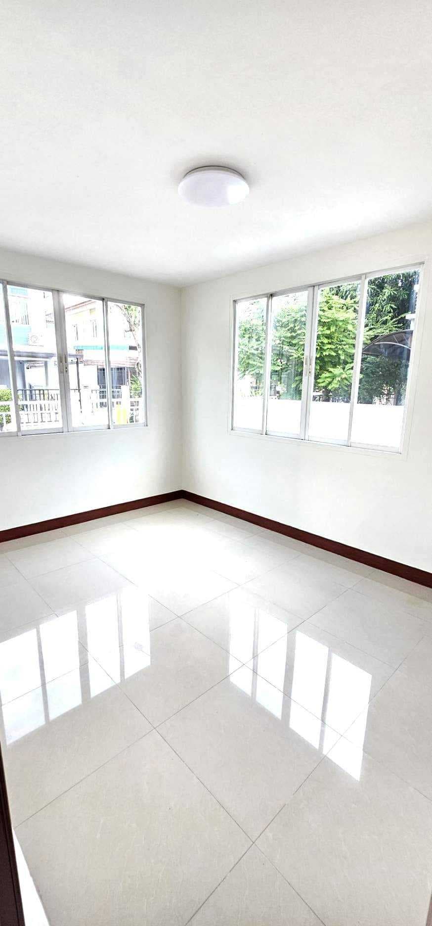 ขาย บ้านเดี่ยว พร้อมอยู่ หมู่บ้านพฤกษาวิลเลจ 11 (ราชพฤกษ์-รัตนาธิเบศร์) ทำเลศักยภาพย่านราชพฤกษ์–รัตนาธิเบศร์ เดินทางสะดวก เหมาะสำหรับครอบครัวที่มองหาความสงบ เป็นส่วนตัว และคุณภาพชีวิตที่ดี