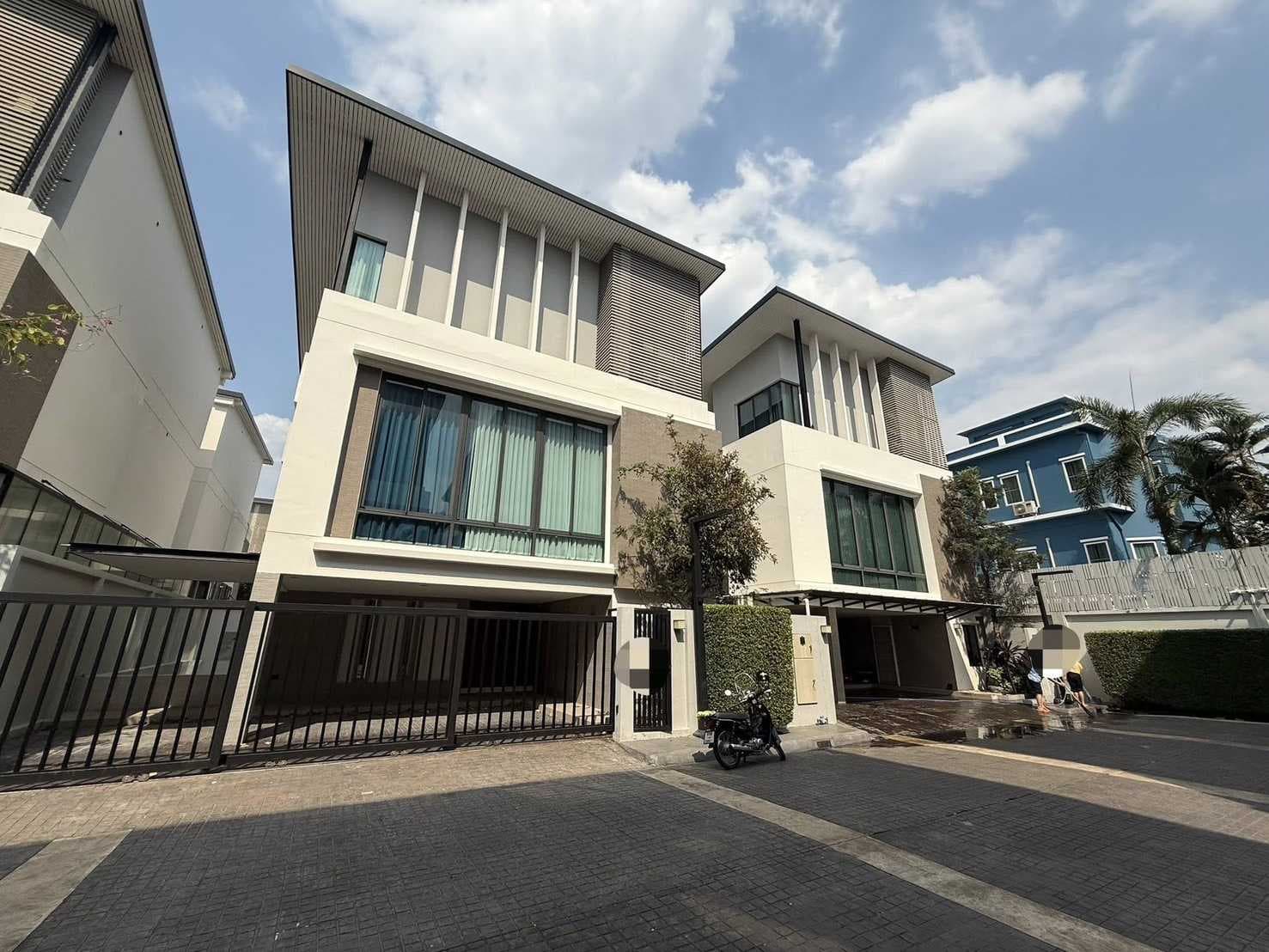 ขาย บ้านเดี่ยว The Glamor Ekkamai ดิ แกลมเมอร์ เอกมัย 59 ตรว 412 ตรม 3 นอน 4 น้ำ 3 ชั้น