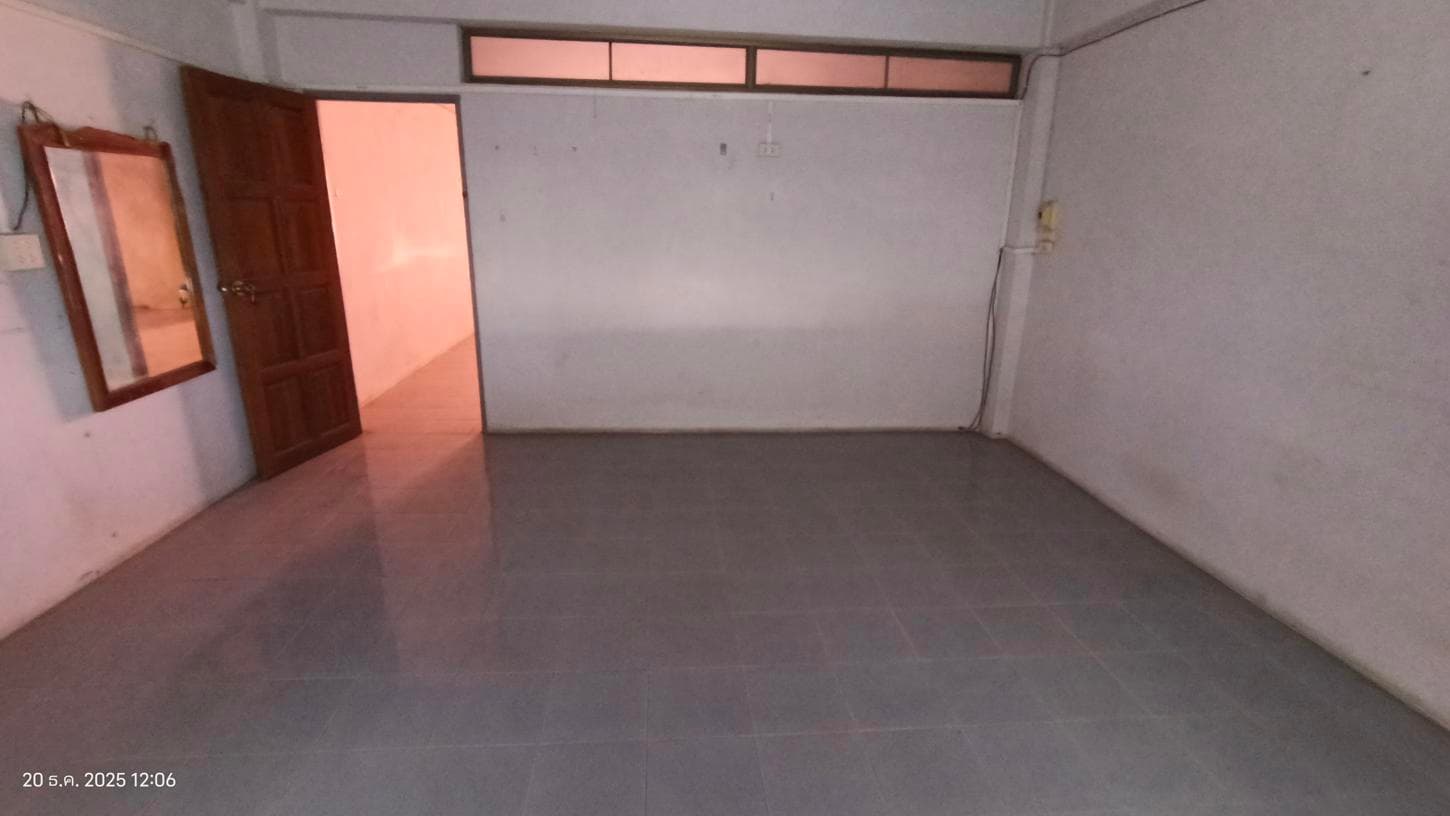 อาคารพาณิชย์ กระบี่ใหญ่ เมืองกระบี่ กระบี่ พื้นที่ 28.1 ตร.ว. พื้นที่ใช้สอย 225 ตร.ม. 3 ห้องนอน 3 ห้องน้ำ