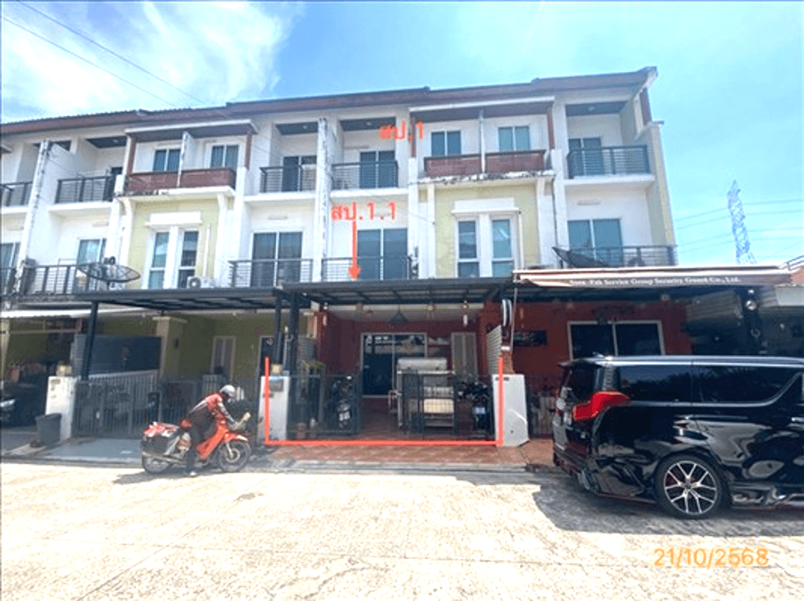 ขายทาวน์โฮม นัมเบอร์วันทาวน์โฮม วงแหวนบางนา-ราม 2 (Number One Townhome Wongwaen Bangna-Ram 2) ดอกไม้ ประเวศ พื้นที่ใช้สอย 164.5 ตร.ม. 2 ห้องนอน ทำเลดี ราคา 3.7 ล้าน